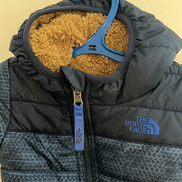 The North Face 3-6 month winter jacket reversible teddy - Picture 3 of 9